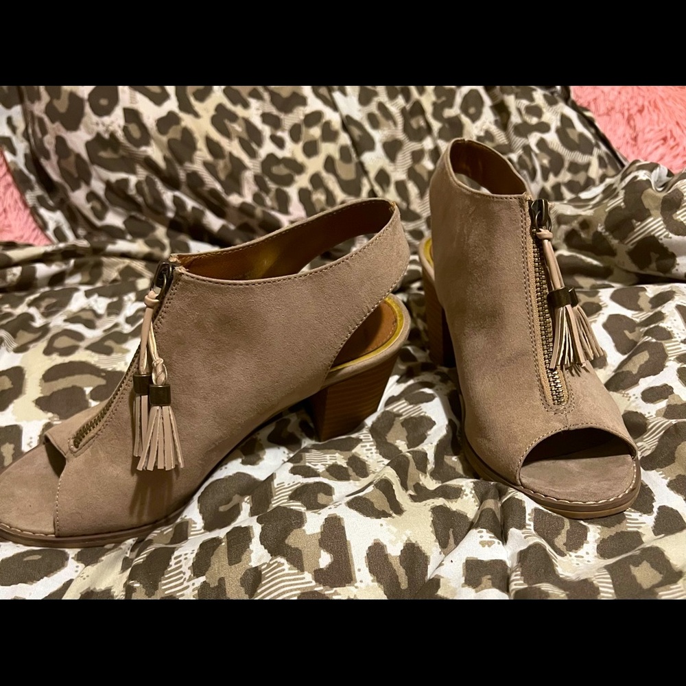Madeline Girl tassel zipper low heels ankle booties, tan in color, size 8